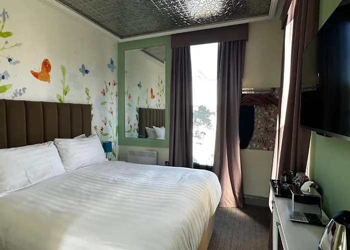 The Duchess Belle Hotel